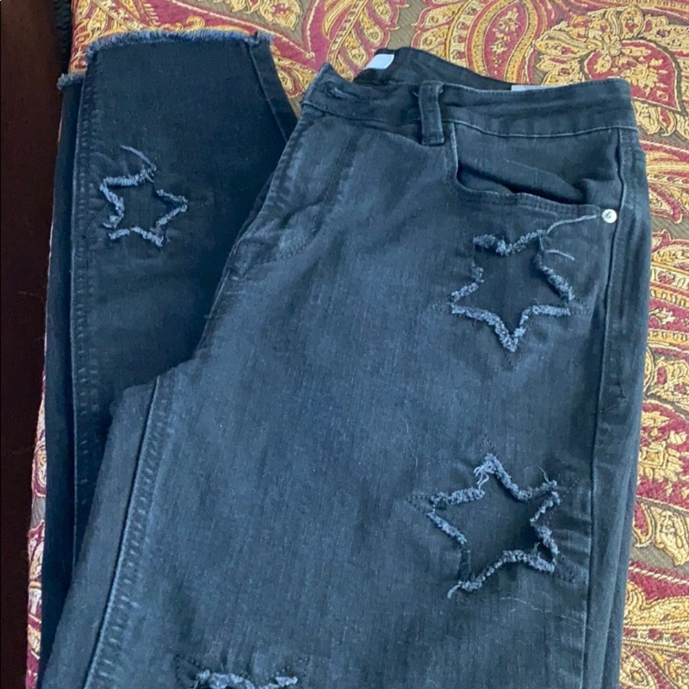1 remaining Black KENSIE Skinny Jeans 👖 Cut Outs🎈